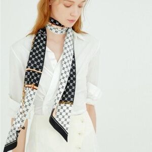 DAKS 100%Silk scarf